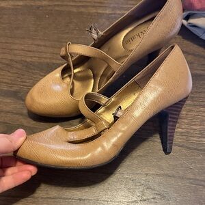 Kelly & Katie Tan Mary Jane Heels woman's size 6 nude heel tan
